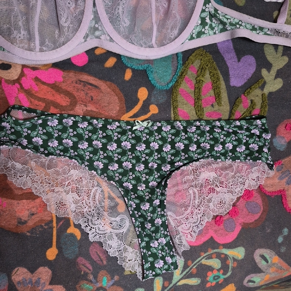 Adore Me Green Floral And Lavender Lace Bra N Panty Set - Picture 6 of 8